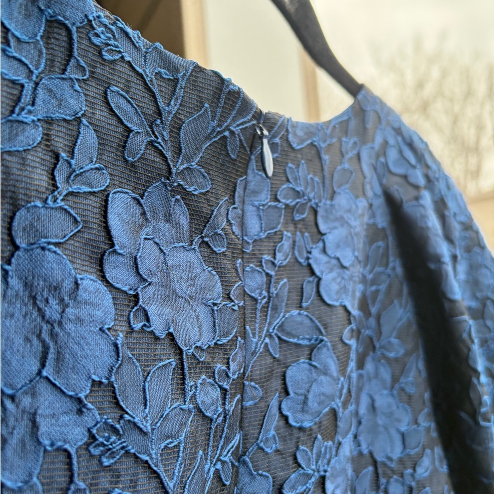 🆕✨ Vince Camuto Blue Floral Jacquard Dress Size 10 A-Line Elegant Occasion Chic - Picture 12 of 16